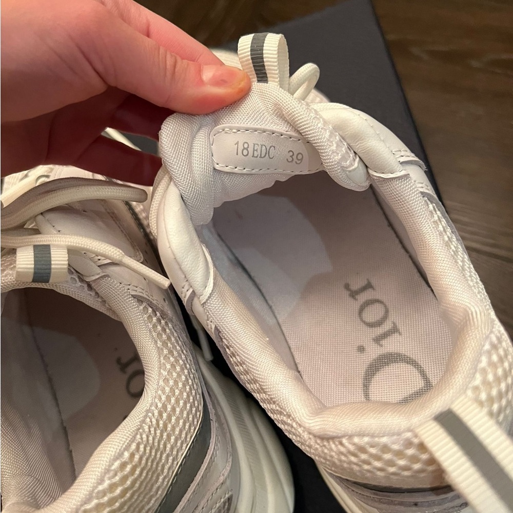 SOLD Dior B22 Sneakers - Picture 4 of 9